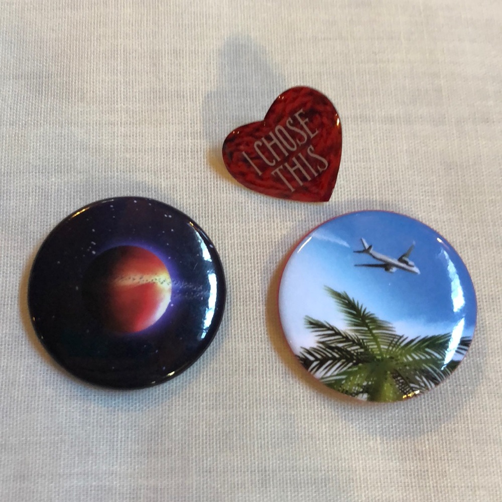 Assorted Button Style Pins - Picture 3 of 6